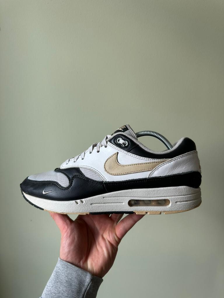 Nike Air Max 1 ID Black Gold 2023 / 45, Zwart, Ophalen of Verzenden, Sneakers of Gympen, Zo goed als nieuw