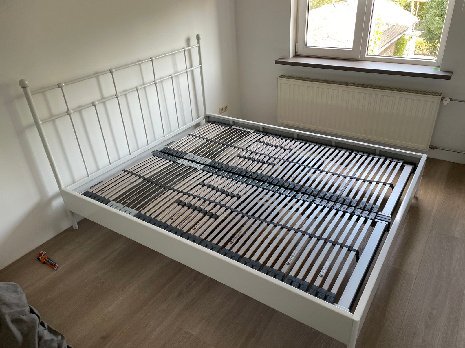 Metalen ombouw met elektrische lattenbodems, Ophalen, Wit, Tweepersoons, 200 cm