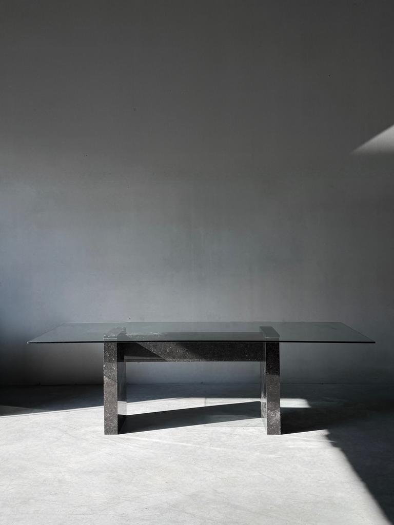 Vintage Brutalistische Eettafel - 1970 - Zwart Marmer & Glas, Huis en Inrichting, Tafels | Eettafels, Ophalen, 50 tot 100 cm, Rechthoekig