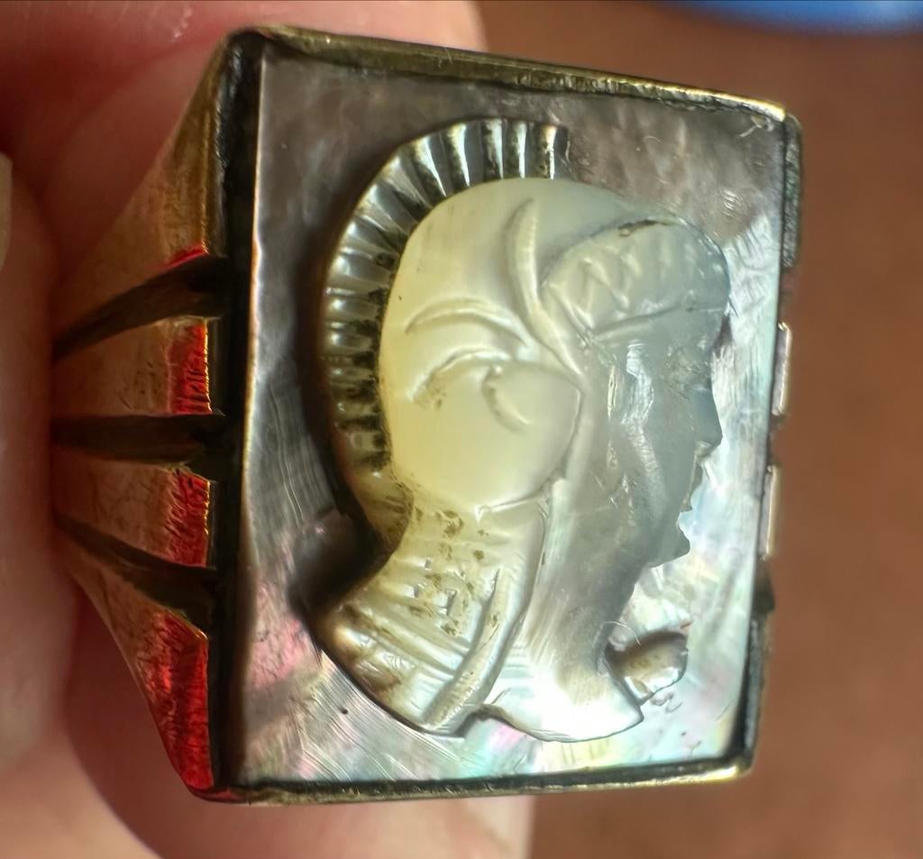 Vintage Centurion Camee Ring van parelmoer, Overige materialen, Gebruikt, 20 of groter, Ophalen of Verzenden
