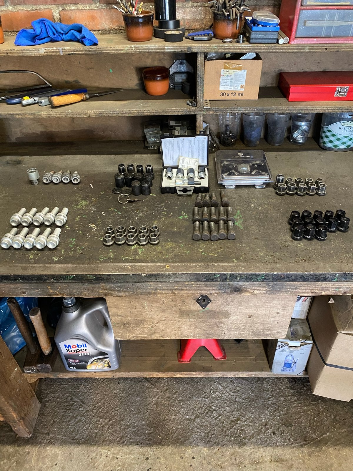 Diverse wielbouten en moeren, inclusief slotbouten, Ophalen of Verzenden, Gebruikt, Porsche