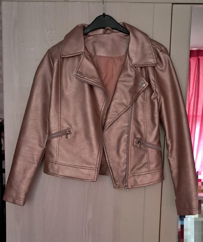 Metallic roze kunstleer meisjesjasje, 158/164, Kinderen en Baby's, Kinderkleding | Maat 158, Zeeman, Gebruikt, Meisje, Ophalen of Verzenden