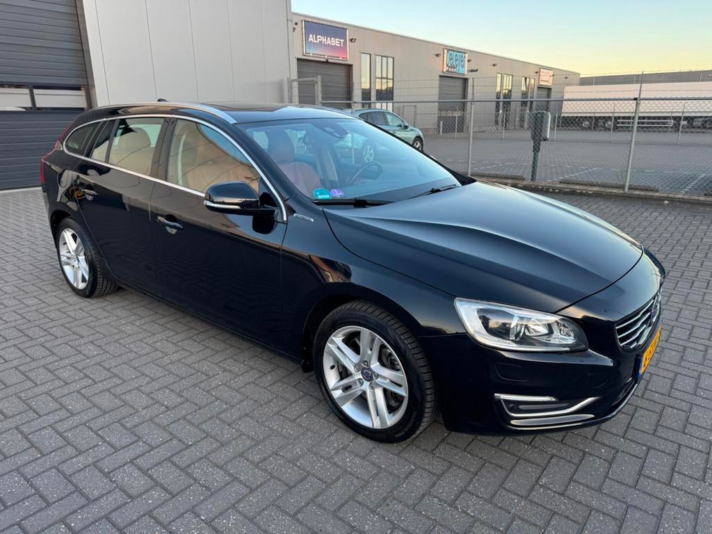 Volvo V60 2.4 D6 AWD Plug-In Hybrid Summum, Automaat, Verwarming stoelen achter, Zwart, Vierwielaandrijving