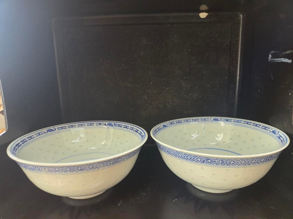 Twee grote witte Chinese kommen met blauwe draak, Ophalen of Verzenden