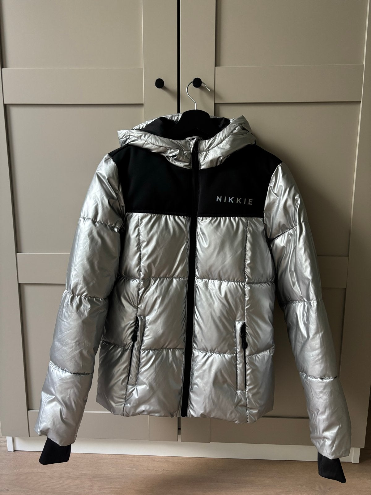 Nikkie winter/ ski jas maat 34, Ophalen of Verzenden, Zo goed als nieuw, Maat 34 (XS) of kleiner, Zilver