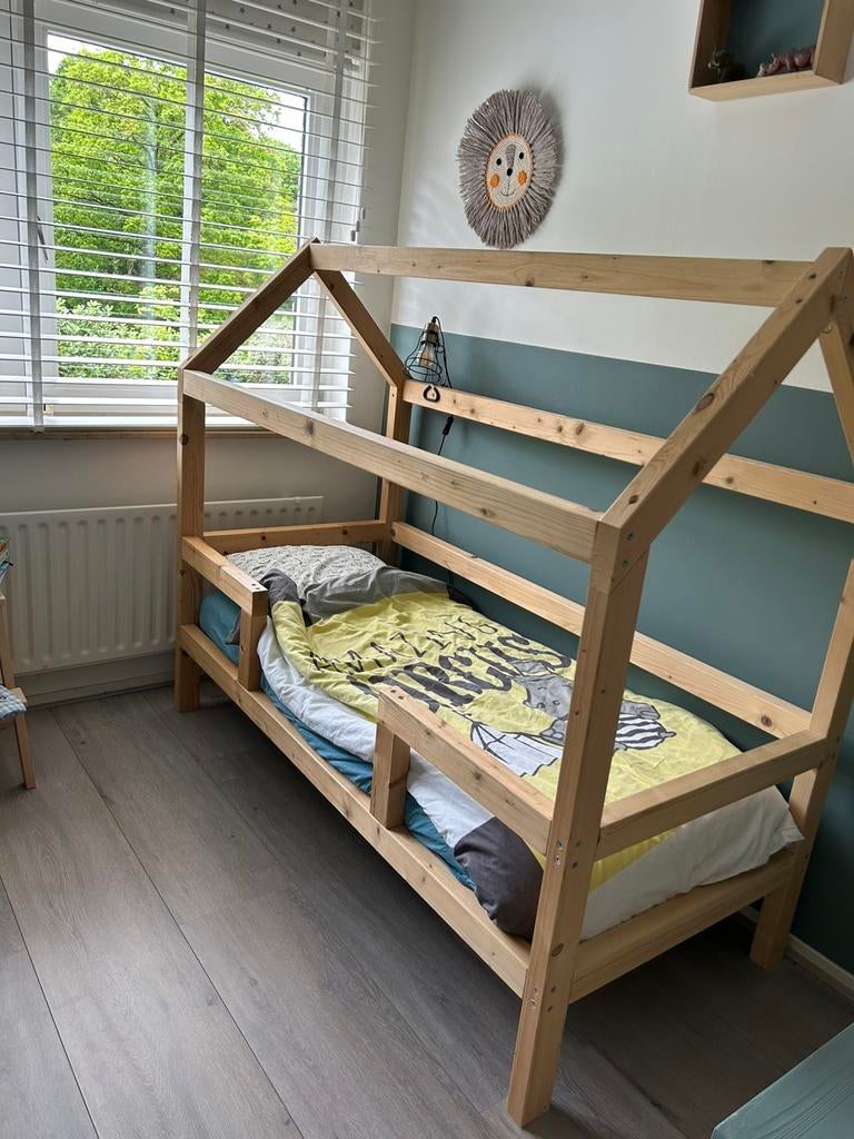 Huisjes bed, Ophalen, Zo goed als nieuw
