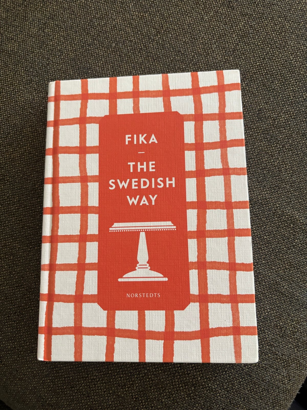 Fika - The Swedish Way: Zweeds bakboek, Boeken, Ophalen of Verzenden, Zo goed als nieuw, Europa, Taart, Gebak en Desserts
