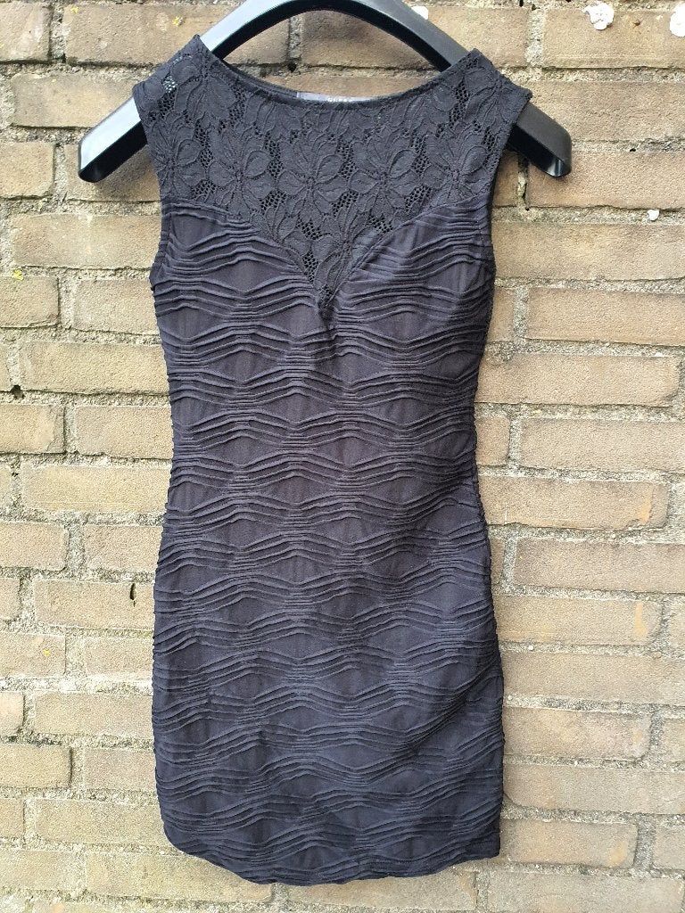 GUESS zwart kanten jurkje XS little black dress, Kleding | Dames, Zwart, Ophalen of Verzenden, Zo goed als nieuw, Maat 34 (XS) of kleiner