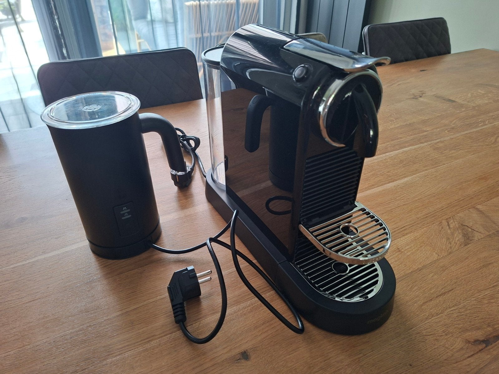 Nespresso apparaat met HEMA melkopschuimer + cups, Ophalen, Koffiepads en cups, Espresso apparaat, Zo goed als nieuw