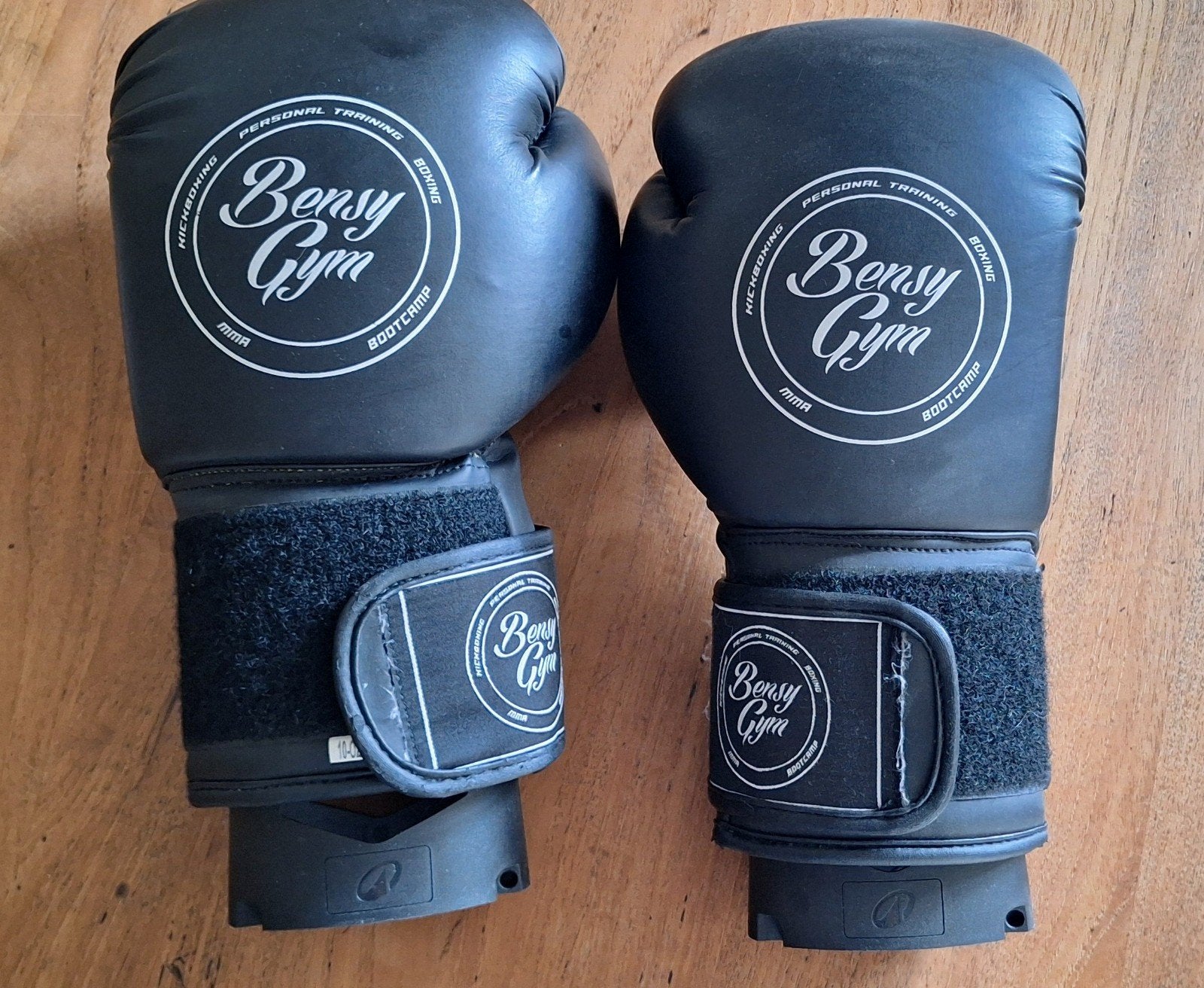 Bensy Gym Bokshandschoenen 10 OZ, Sport en Fitness, Maat XS of kleiner, Ophalen of Verzenden, Zo goed als nieuw, Overige