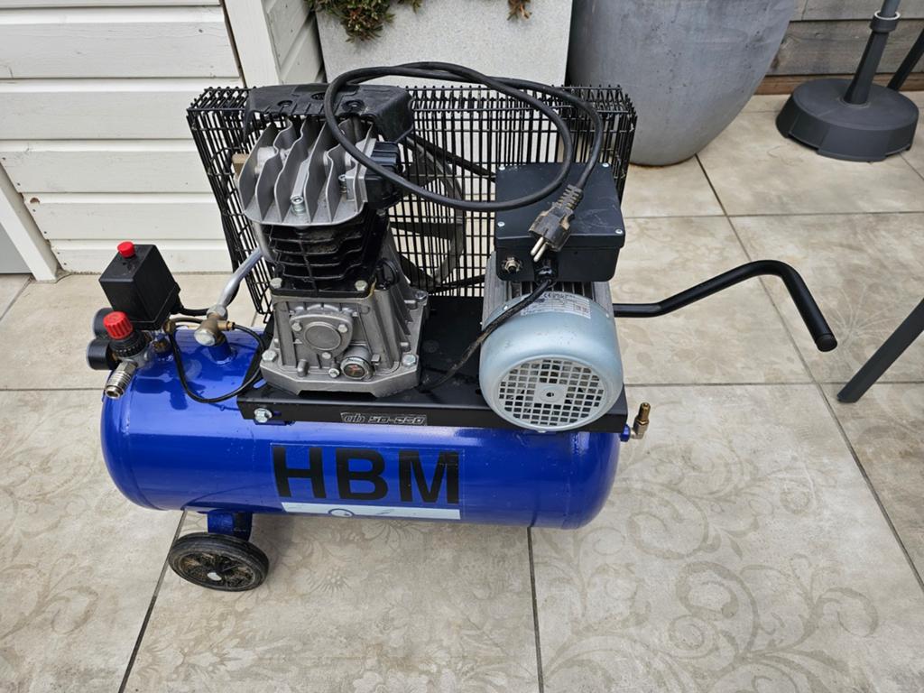 HBM snaar aangedreven compressor 250 liter per minuut 230v, 100 liter of meer, Ophalen, Zo goed als nieuw