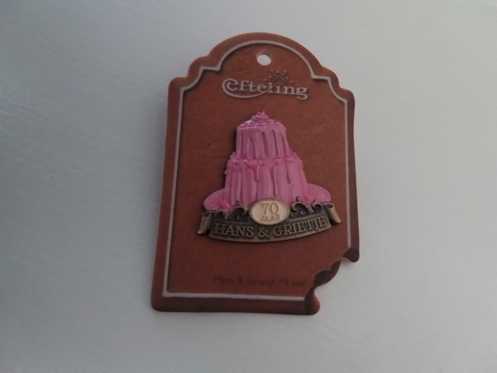 Nieuwe Efteling pin hans en grietje 70 jaar met geur, Ophalen of Verzenden, Nieuw, Button of Speldje