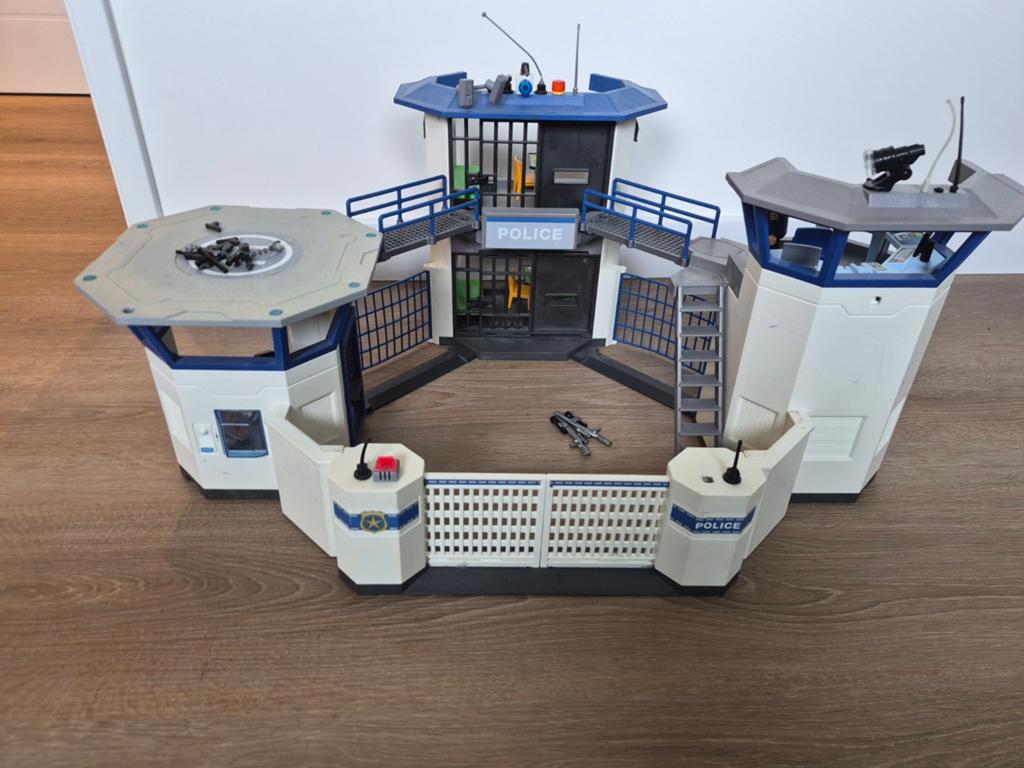 Playmobil Politiebureau met Gevangenis en Helikopterplatform, Ophalen of Verzenden, Gebruikt, Complete set