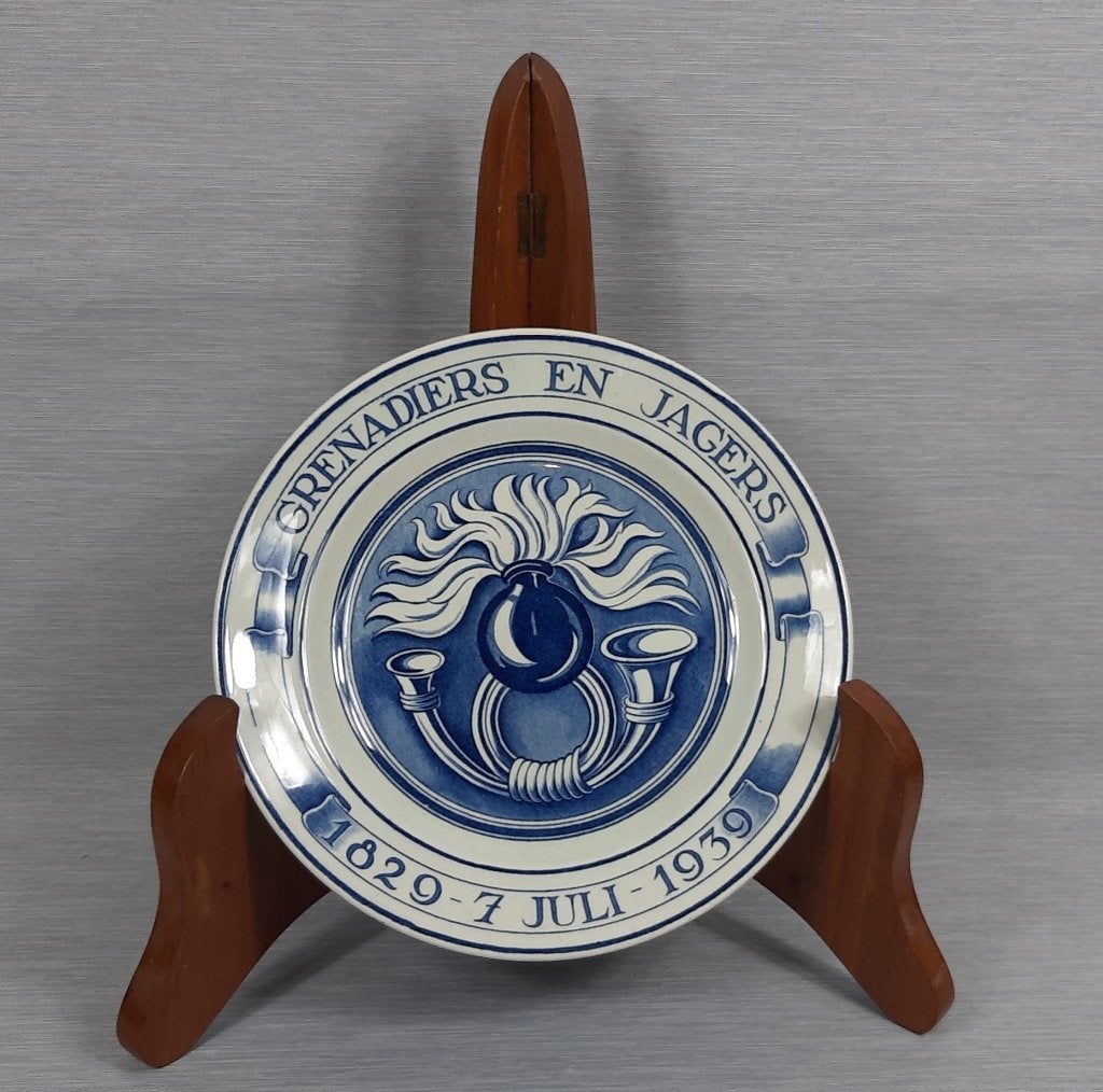 045a-Mooi gedenkbord ter ere van Grenadiers en Jagers., Verzamelen, Militaria | Algemeen, Ophalen of Verzenden, Landmacht, Nederland