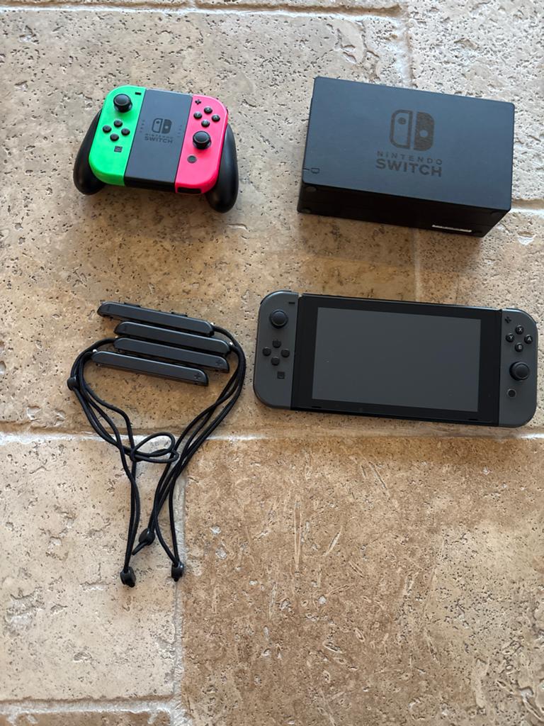 Nintendo Switch met 4 controllers en accessoires, Spelcomputers en Games, Spelcomputers | Nintendo Switch, Gebruikt, Switch Original