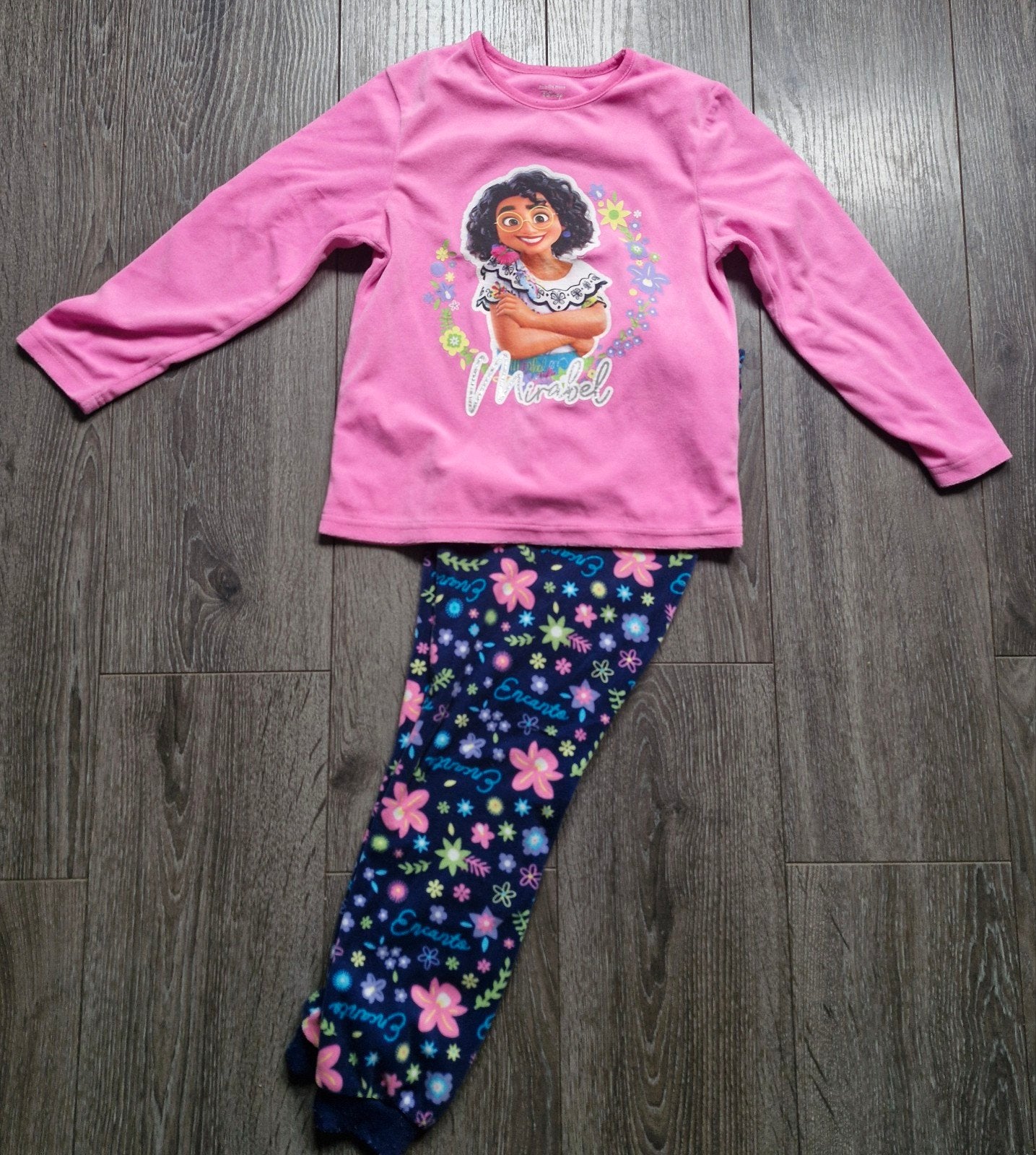 Leuke pyama Encanto 122/128, Disney, Nacht- of Onderkleding, Meisje, Ophalen of Verzenden