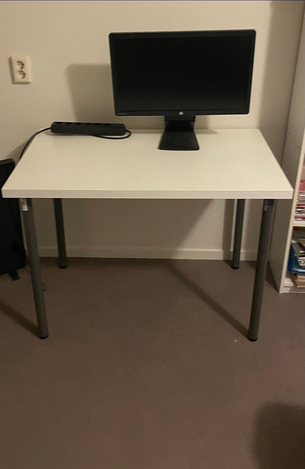 IKEA Bureau - Compact en Functioneel (100x60x70 cm), Huis en Inrichting, Ophalen, Gebruikt, IKEA, Wit