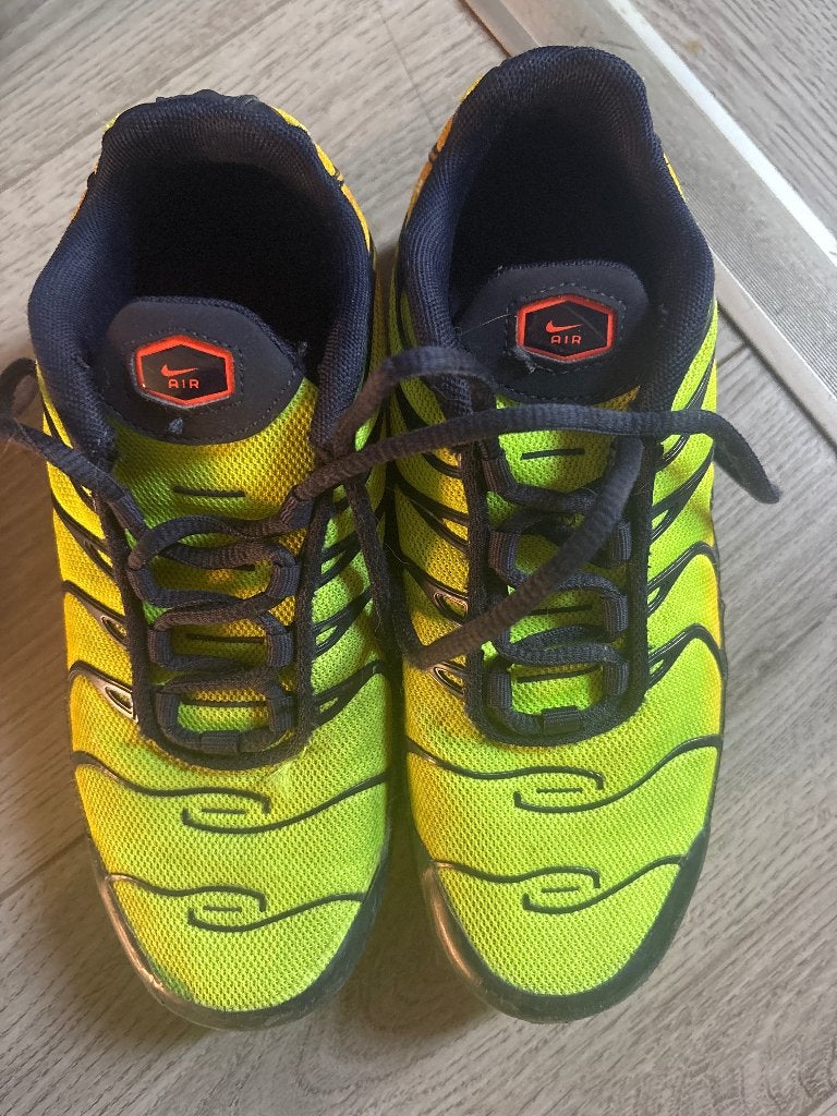 Nike air maat 35, Kinderen en Baby's, Kinderkleding | Schoenen en Sokken, Ophalen of Verzenden, Zo goed als nieuw, Nike, Jongen of Meisje