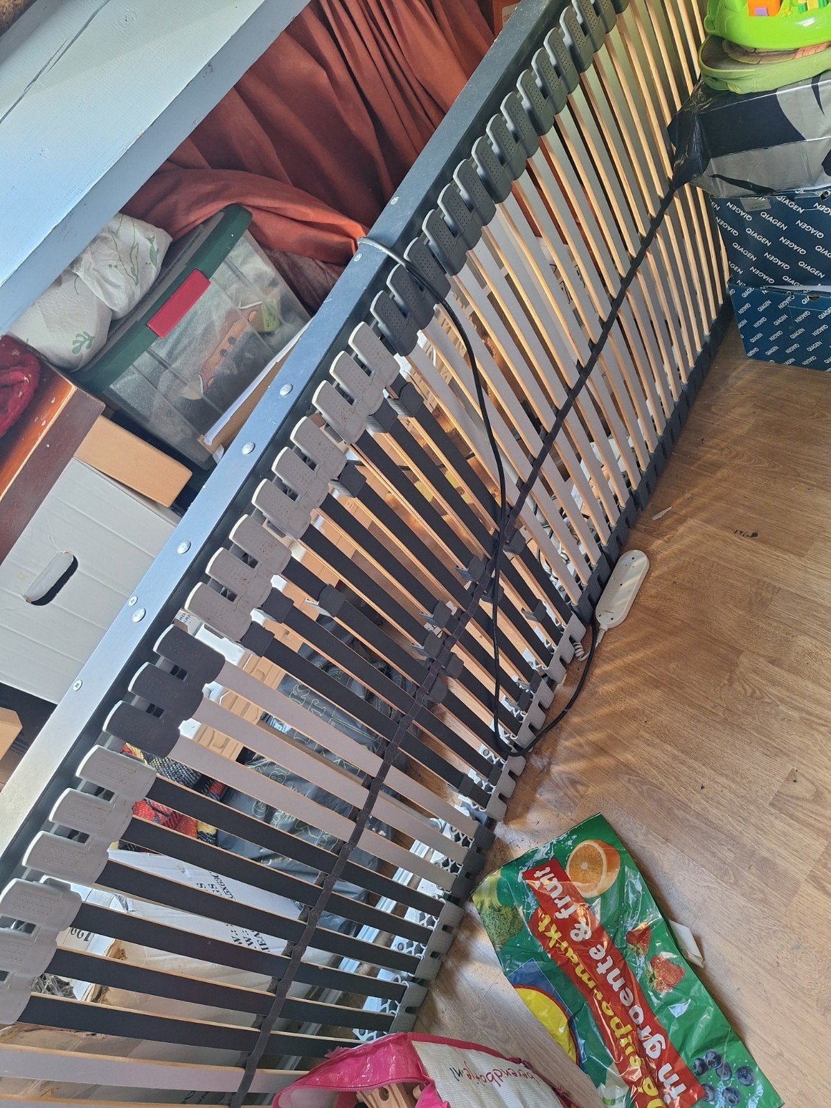 Elektrisch verstelbare lattenbodem 80x210  GRATIS, Huis en Inrichting, Ophalen, Eenpersoons, 210 cm, 80 cm