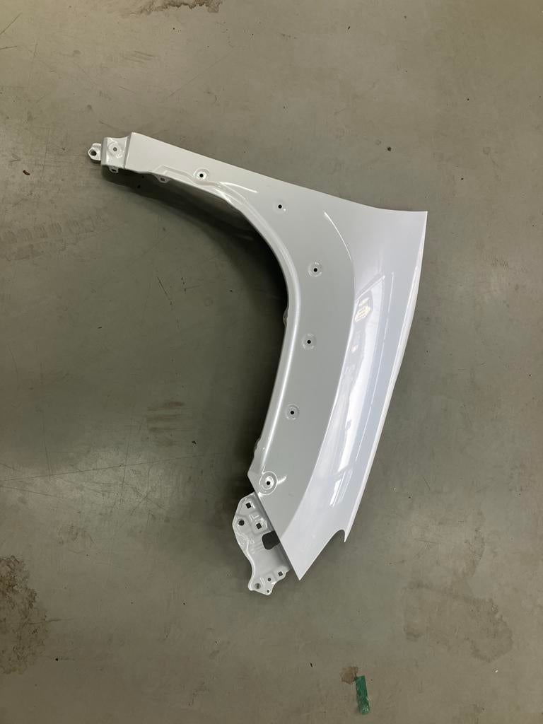 Voorscherm Toyota yaris cross, Auto-onderdelen, Carrosserie en Plaatwerk, Gebruikt, Voor, Ophalen of Verzenden, Spatbord