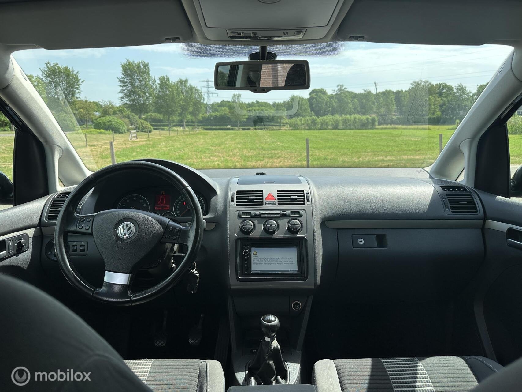 Volkswagen Touran 1.6 2009 7-personen Airco Navi Cruise✅, Auto's, Voorwielaandrijving, Euro 5, Stof, Gebruikt