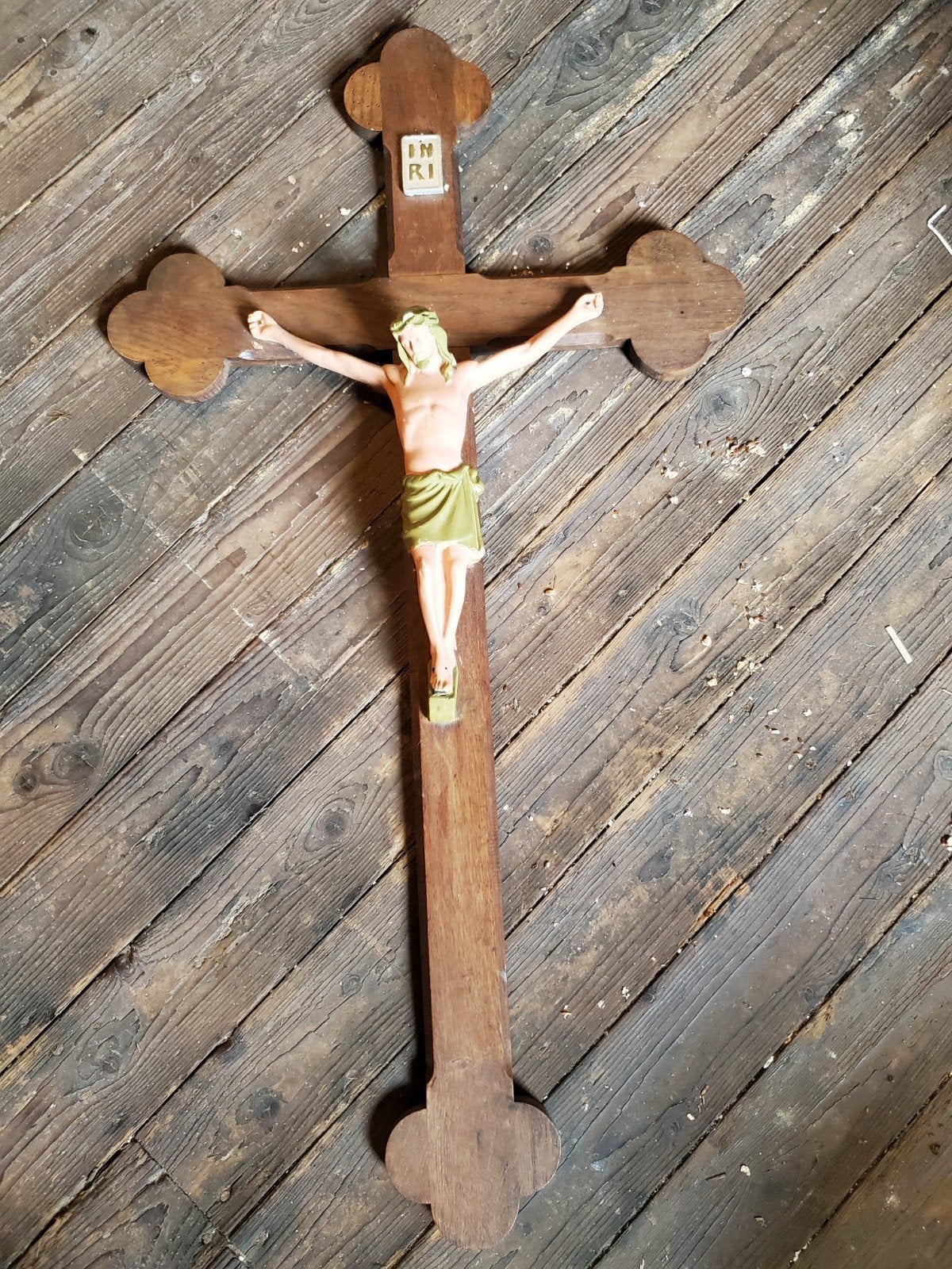 Antiek houten kruisbeeld met Christusfiguur, Ophalen