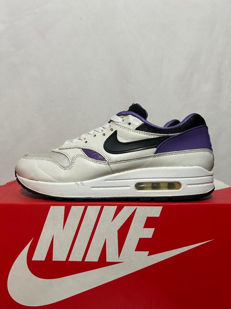 Maat 42 - Nike Air Max 1 DNA CH.1 Huarache Purple Punch, Kleding | Heren, Schoenen, Overige kleuren, Verzenden, Nike, Nike