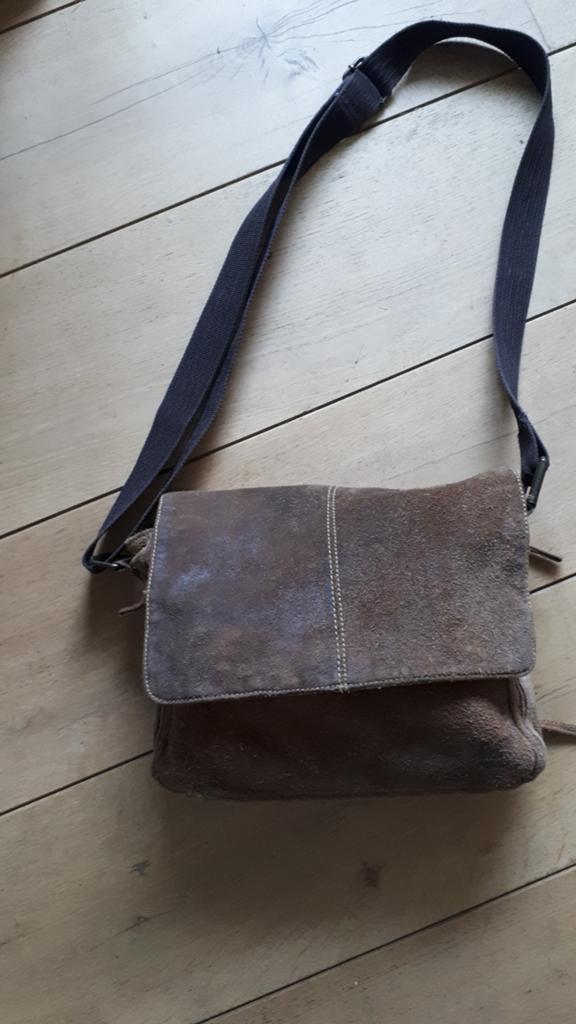 Stoere suède schoudertas bruin Gabol, Sieraden, Tassen en Uiterlijk, Tassen | Schoudertassen, Ophalen of Verzenden, Bruin