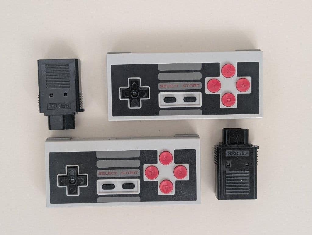 2x 8Bitdo NES30 draadloze controllers + 2x Receiver voor NES, Spelcomputers en Games, Gebruikt, Overige controllers, Ophalen of Verzenden