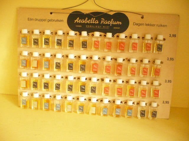 Mie18<> oud arabella parfum display met 48 flesjes, Verzamelen, Verzenden, Zo goed als nieuw, Gebruiksvoorwerp