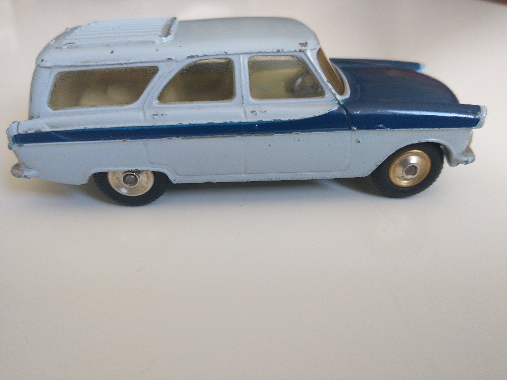 CORGI  FORD ZEPHYR ESTATE CAR NR 424 1961-1965  NEAR MINT, Ophalen of Verzenden, Gebruikt, Auto, Corgi
