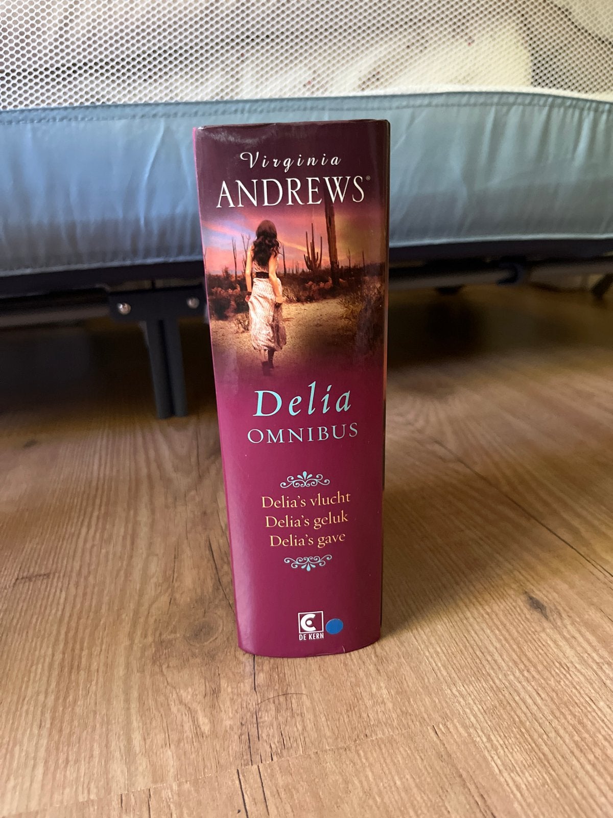 Delia Omnibus - Virginia Andrews (De Kern), Boeken, Romans, Gelezen, Nederland, Ophalen