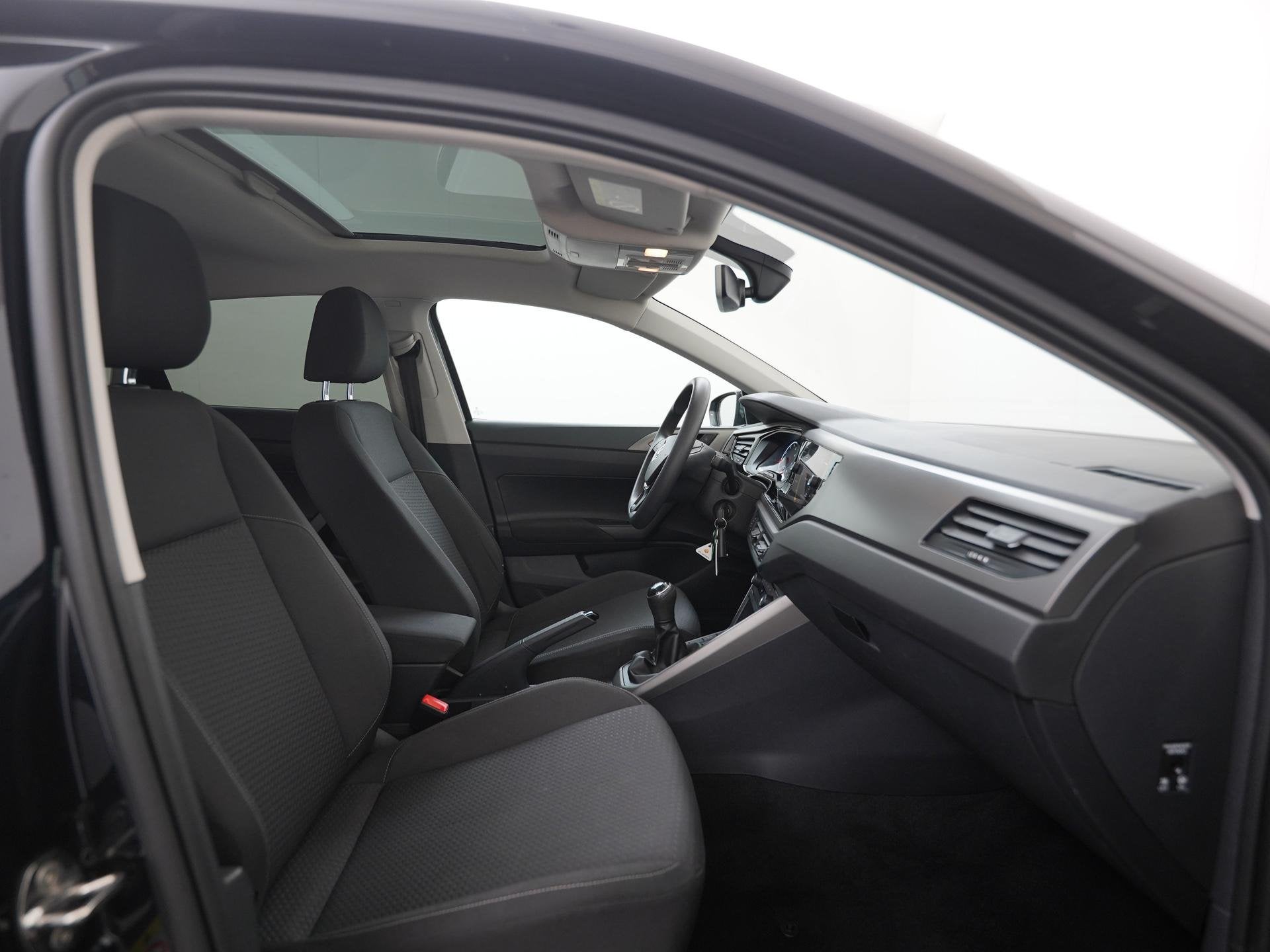 Volkswagen Polo 1.0 | Panoramadak | Camera | Carplay | Stoel, Auto's, 12 maanden, Stof, Zwart, Bedrijf