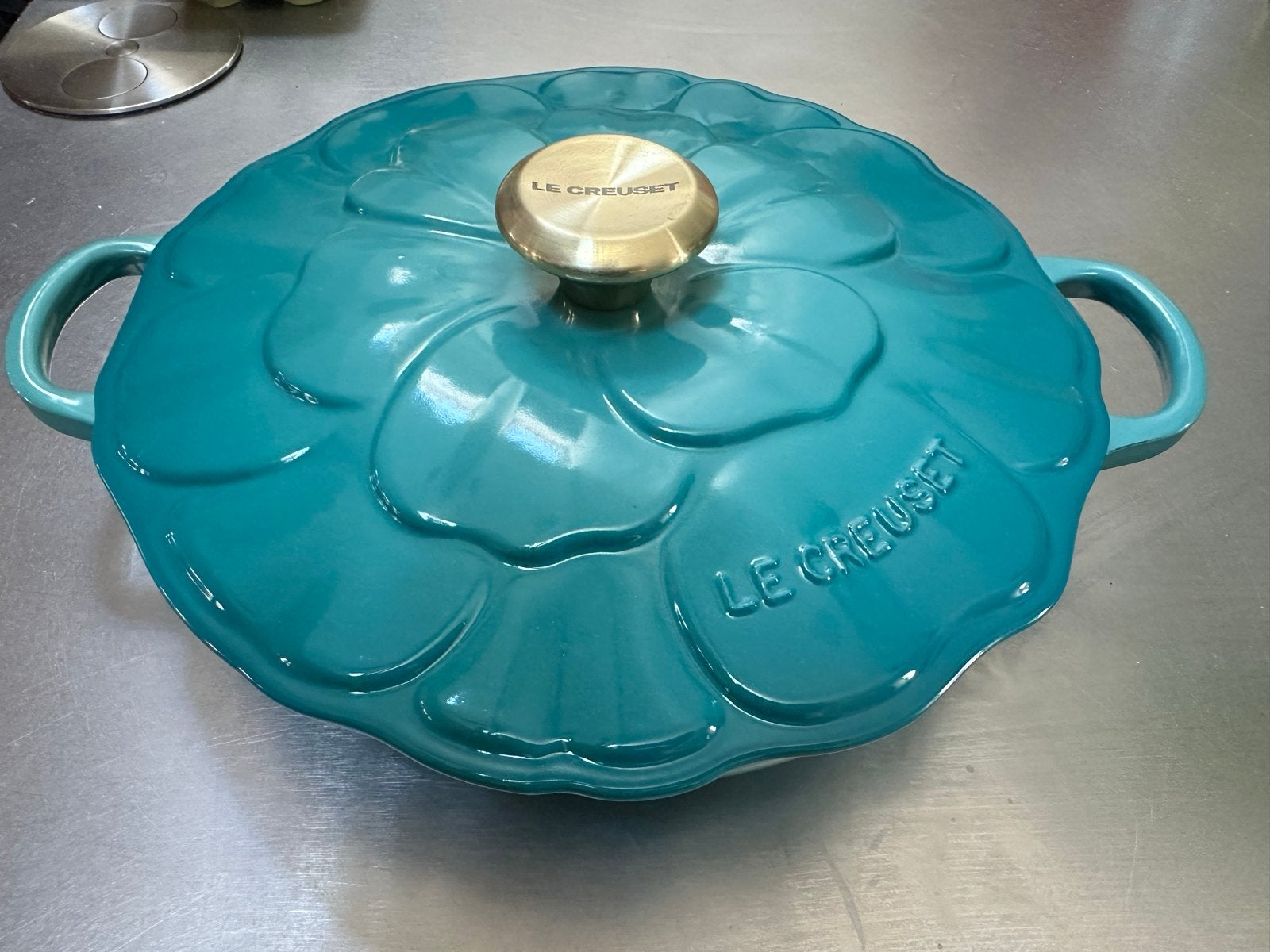 Le Creuset Signature Bloesem Pan - Bleu Riviera, Huis en Inrichting, Keuken | Potten en Pannen, Nieuw, Ophalen of Verzenden, Koekenpan of Braadpan