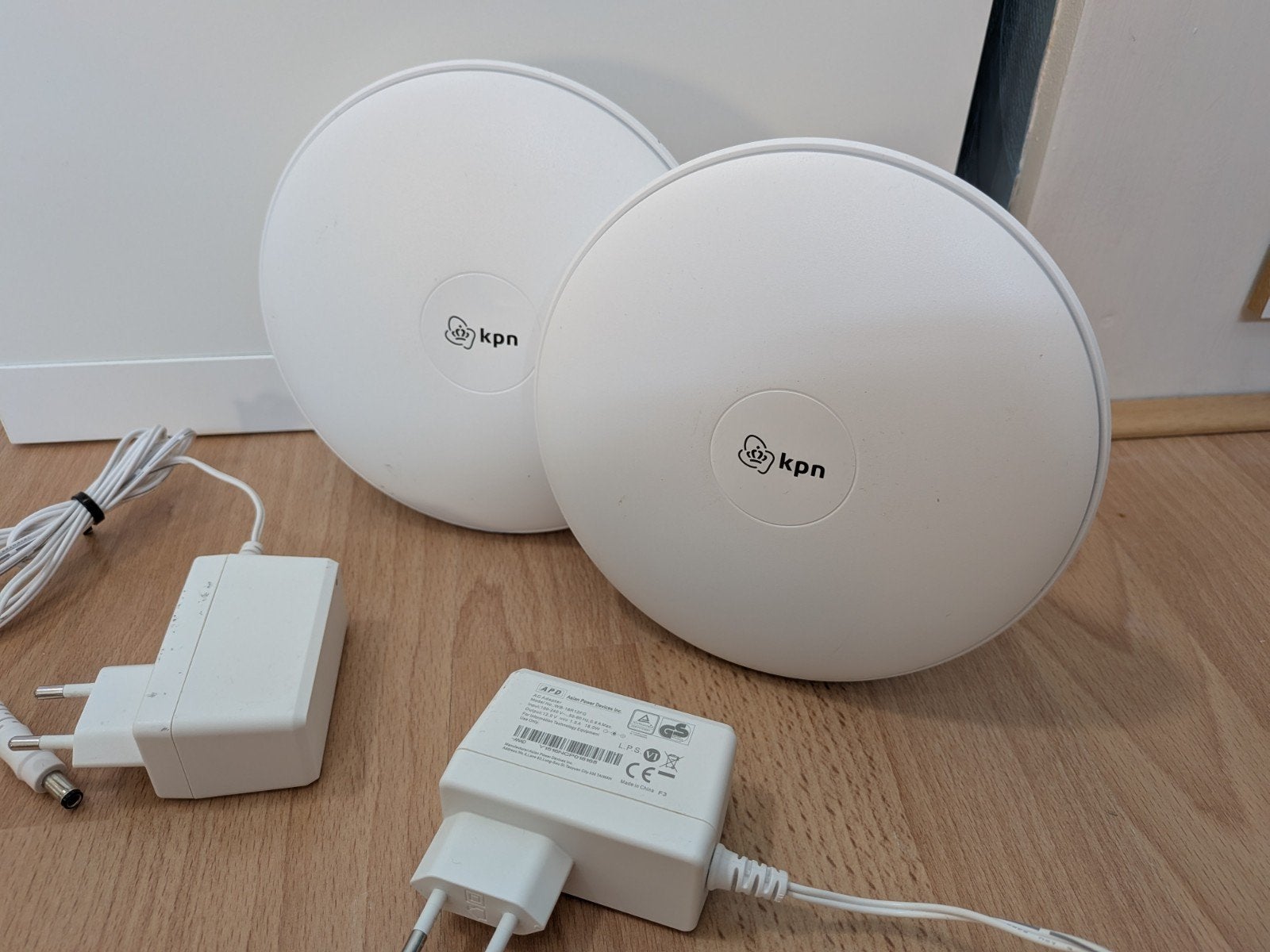 KPN superwifi 1 - set van 2 stuks - inclusief adapters, Ophalen of Verzenden, Zo goed als nieuw, KPN SuperWiFi