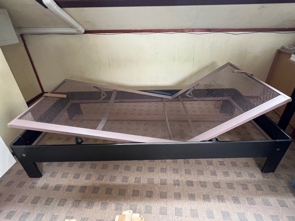 1 persoons Auping bed met metalen spiraal bodem, Ophalen, 90 cm, Eenpersoons, Zwart