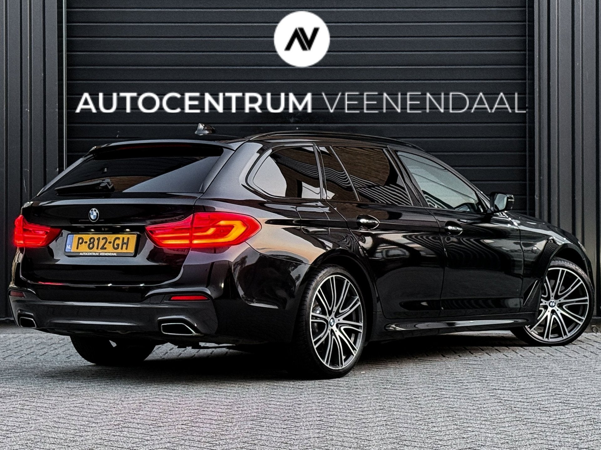 BMW 5-serie Touring 530d xDrive 3X M-SPORT PANO/TREKHAAK/H&K, Automaat, Gebruikt, Euro 6, 2993 cc