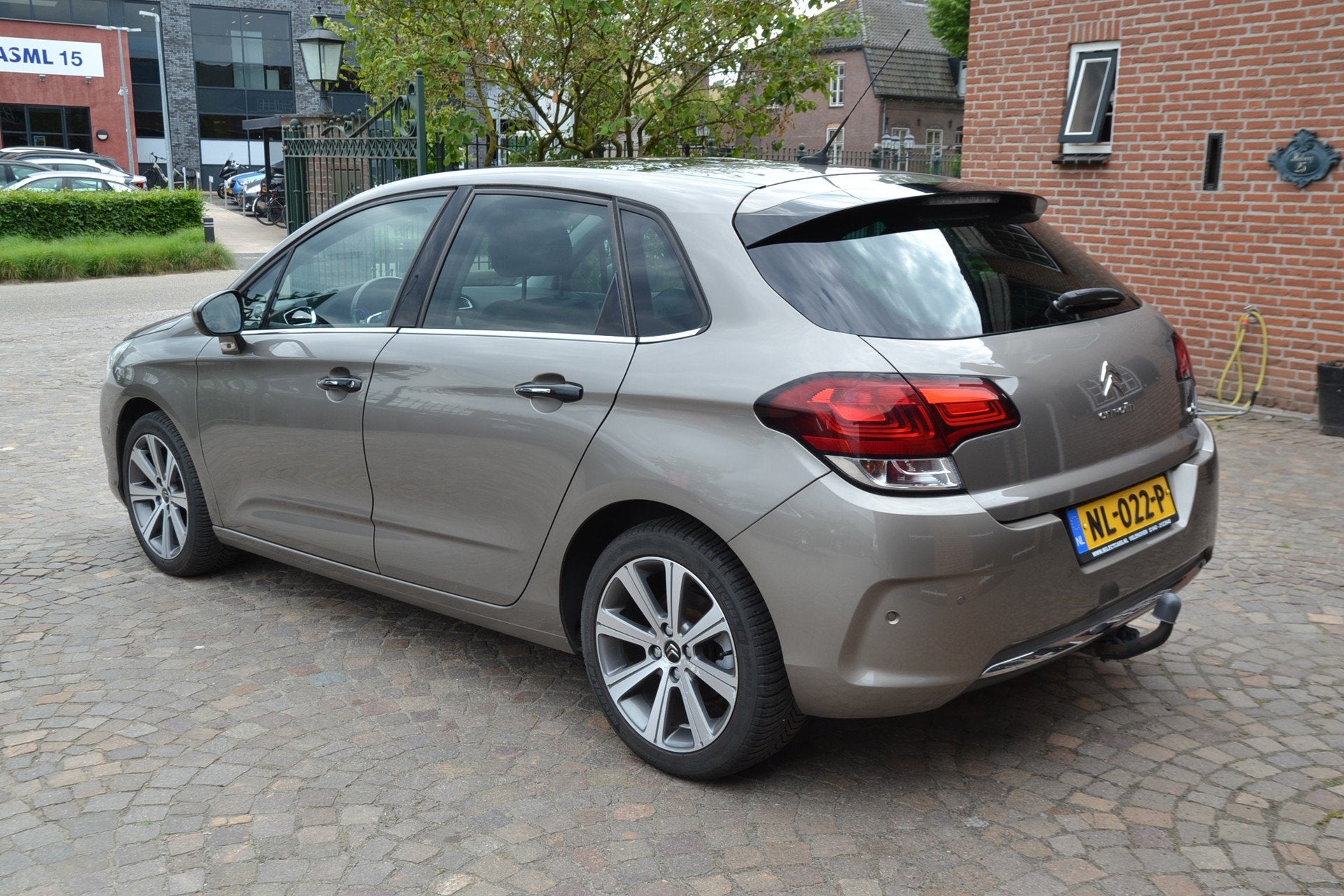 Citroen C4 1.2 PureTech Shine - 1e eigenaar - Airco - Naviga, Automatische klimaatregeling, 1199 cc, Leder en Stof, Origineel Nederlands