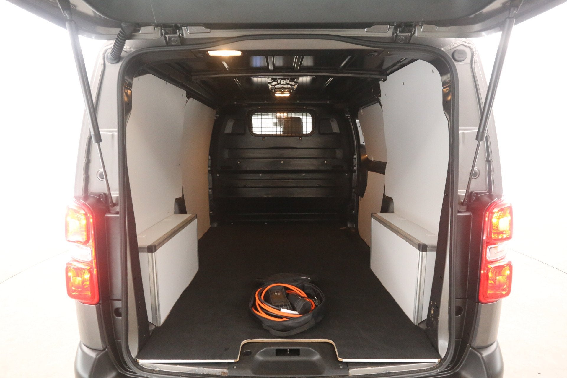 Peugeot e-Expert 75 kWh L2H1 | Snelladen | SOH 93% | Airco |, Auto's, Automaat, 136 pk, Gebruikt, 4 cilinders