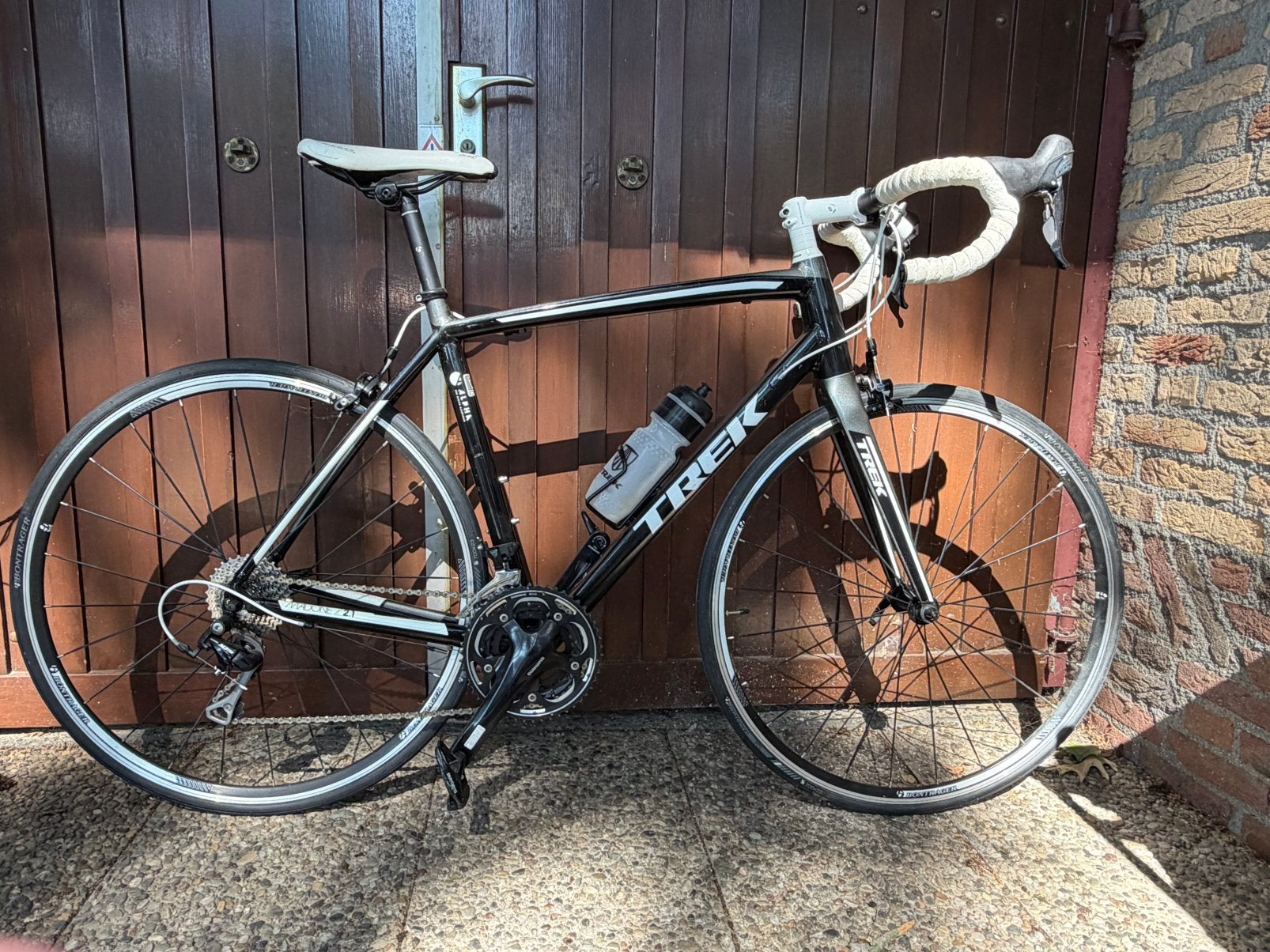 Racefiets Trek Madone 2.1 zwart/wit 56 cm Shimano, Fietsen en Brommers, Aluminium, Zo goed als nieuw, Meer dan 20 versnellingen