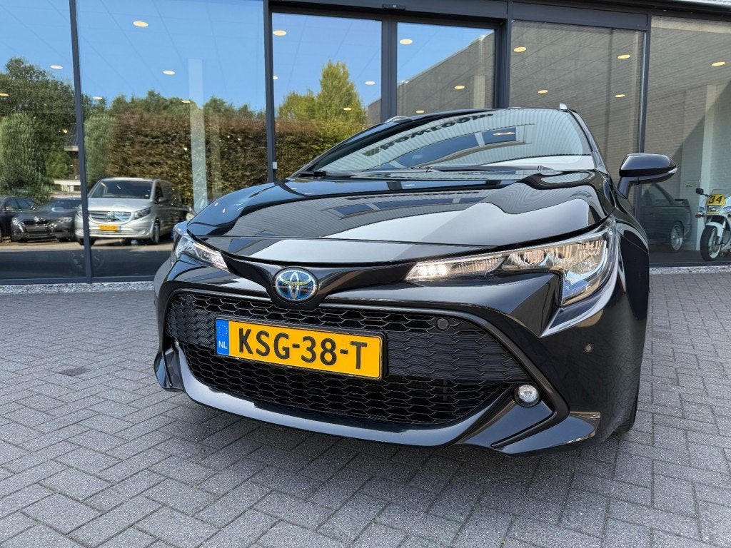 Toyota Corolla 1.8 HYBRID ACTIVE,LED,Carplay,Adapt Cruise,La, 1345 kg, 450 kg, Gebruikt, 750 kg