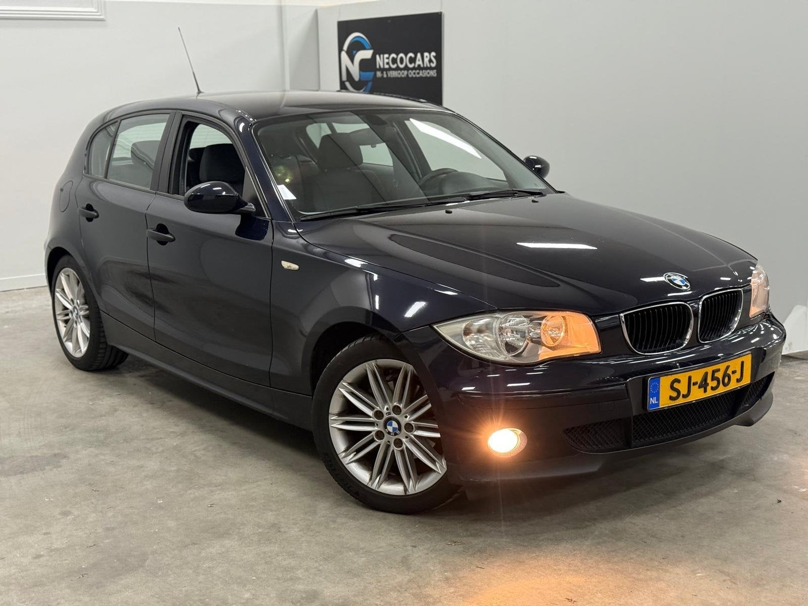 BMW 1-serie 116i / DEALER ONDERHOUDEN / STOELVERWARMING / SU, Achterwielaandrijving, Gebruikt, 4 cilinders, 116 pk