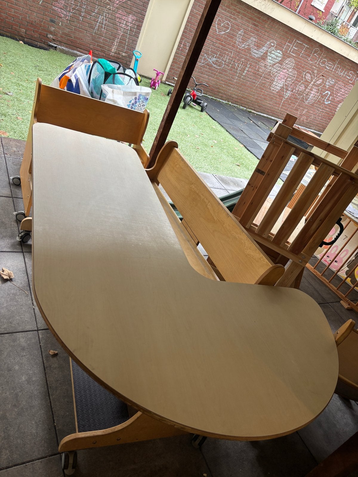 Kinderopvang tafel met 3 bankjes - plek voor 12 kinderen, Ophalen, Gebruikt, Tafel(s) en Stoel(en)
