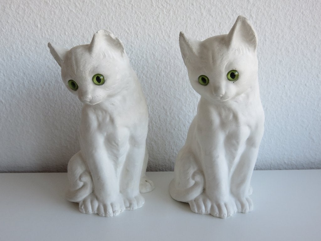 2 witte gipsen beelden van poezen poes kat katten, Ophalen of Verzenden, Gebruikt, Dier