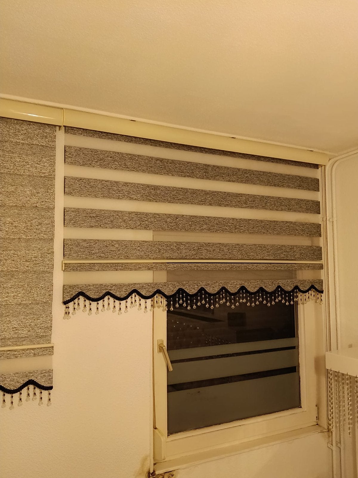 Zebra rolgordijnen met kralen - 3  stuks, Ophalen, 100 tot 150 cm, Zo goed als nieuw, Grijs