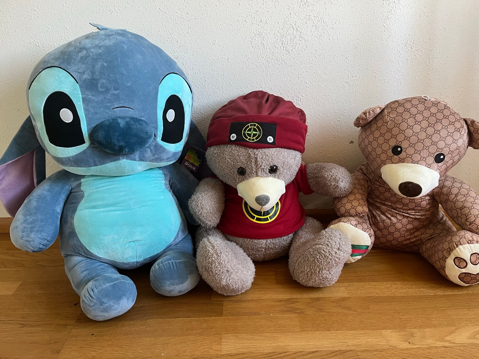 Grote knuffels: Stitch, stoned island beer en  Gucci-beer, Ophalen, Overige karakters, Overige typen, Zo goed als nieuw