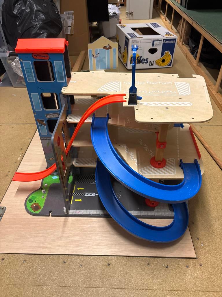 Gratis | Playtive Lidl Houten Garage met 3 Verdiepingen, Ophalen, Gebruikt