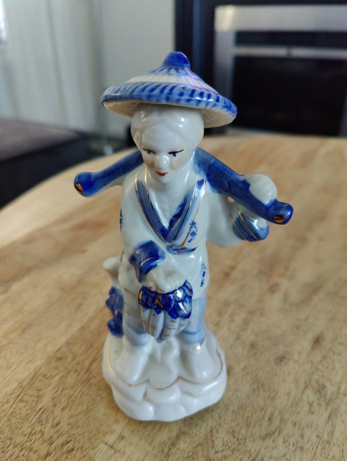 Vintage Chinees beeldje - Porseleinen visser, Ophalen of Verzenden, Gebruikt, Mens
