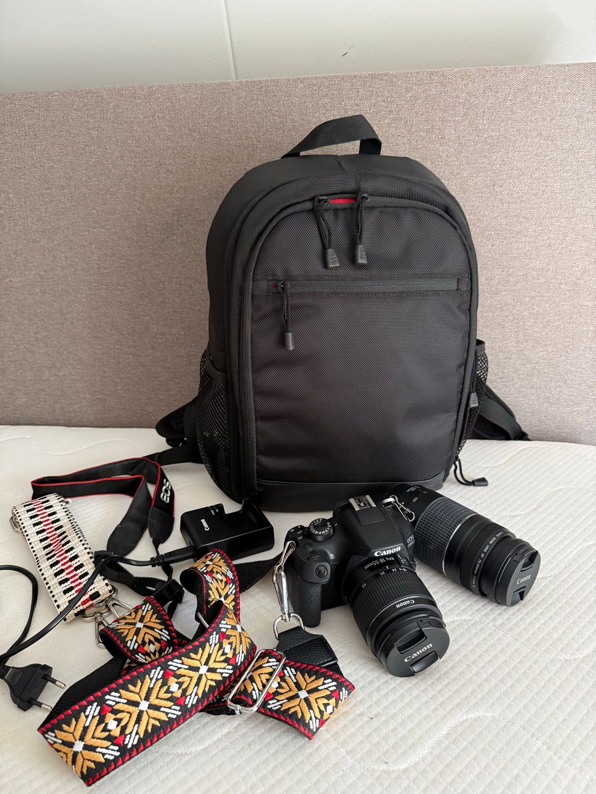 Canon EOS 1300D Spiegelreflexcamera met 2 lenzen en tas, Ophalen, Spiegelreflex, Canon, Zo goed als nieuw