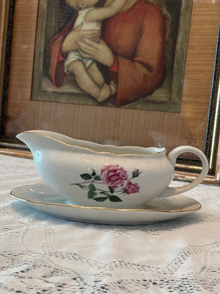 Vintage sauskom juskom bloemen gouden details Czechoslovakia, Huis en Inrichting, Ophalen of Verzenden, Porselein, Overige stijlen